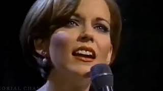 &quot;Crazy&quot; ~ Martina McBride&#39;s Heart-Felt Tribute To Patsy Cline [Grand Ole Opry 70th Anniversary 1996]