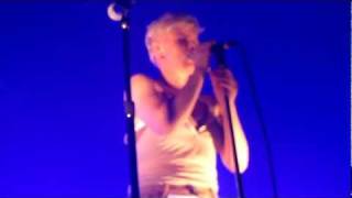 Robyn - We Dance To The Beat (Live @ Amsterdam) HD