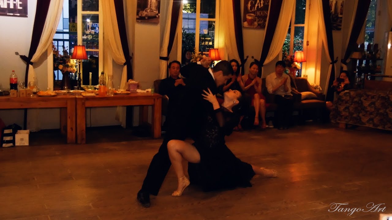 Video thumbnail for Alejandro Ferreyra y Fernanda Grosso, Luna Tango, Su Milonga Ale y Fer, 10 March 2018, Shenzhen, 2-4
