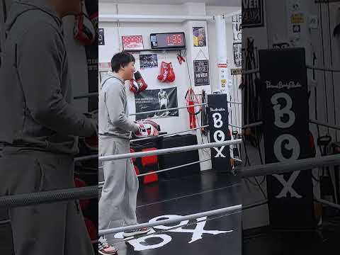 50代男性にフェイントを入れた左フックの打ち方をアドバイス#shorts