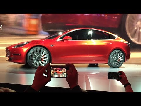 特斯拉的Model 3將於週五上市，這將是 "有史以來最大的消費產品發佈會"。 (Tesla’s Model 3 is coming on Friday and it’s going to be the ‘largest consumer-product launch ever’)