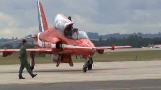 preview picture of video 'Red Arrows Arive At Yeovilton Air Day 2010'