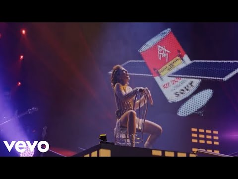 Videoclip de Un Grito En La Noche & Lipstick Medley (En Vivo Desde Arena Ciudad De México) — Gloria Trevi