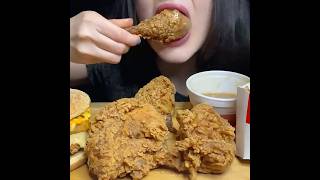 Download lagu ASMR KFC FOOD *NEW CHICKEN BURGER   KENTUCKY FRIED CHICKEN   FRIES MUKBANG | EATING #shorts mp3