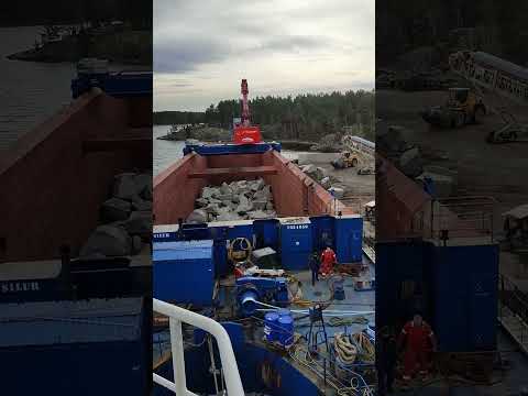 Raduga Shipping loads 8-17t stones in Flivik 04.03.2025
