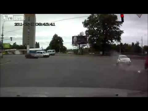 Car accident on Crossroad traffic(2013)