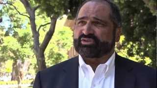 Franco Harris Goes To UCLA on Behalf of Penn State