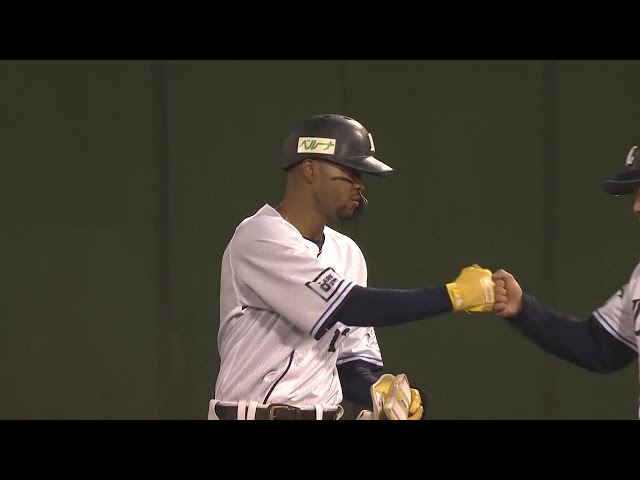 【3回裏】ライオンズ・モンテル ライトへの鋭い打球でNPB初ヒットを記録!! 2025年5月9日 埼玉西武ライオンズ 対 千葉ロッテマリーンズ