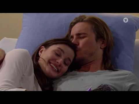 Clara und Adrian - Adrian küsst Clara | Sturm der Liebe