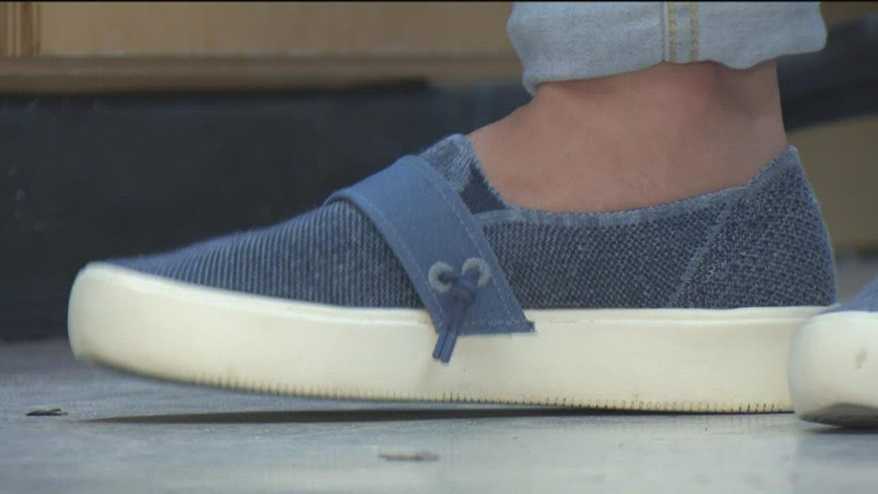 Earth 8: Shoes made of algae in a UCSD labs