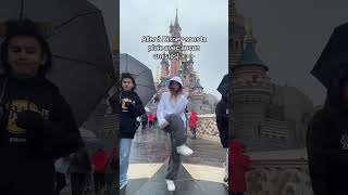 La vérité c’est que je n’ai pas d’amis(es)…☹️ #shorts #disney #france #paris #danser #seul #drole