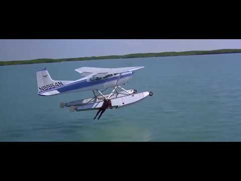 James Bond - water skiing