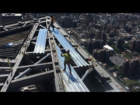 NYC IRONWORKER BUILDING THE EDGE (SCARY)