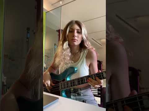 Gorillaz - Feel Good Inc. (Blu DeTiger Bass Cover) #Shorts