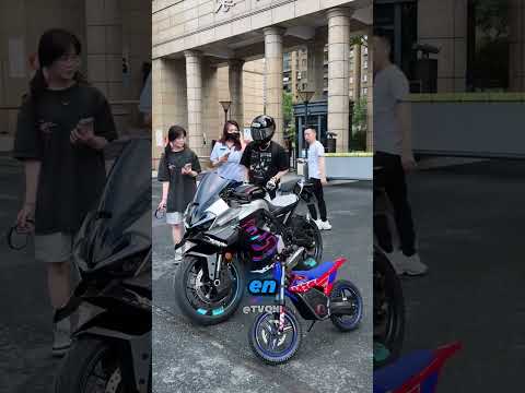 Lo rechazaron con moto simple… y también con una de lujo 💔🏍️