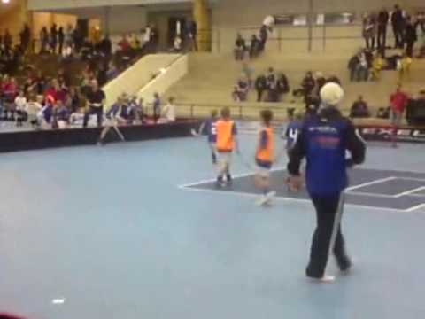 Tofta P01/P02 spelar innebandycup.wmv