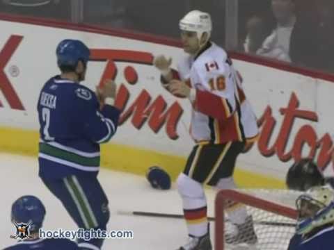 Tom Kostopoulos vs Kevin Bieksa Jan 22, 2011
