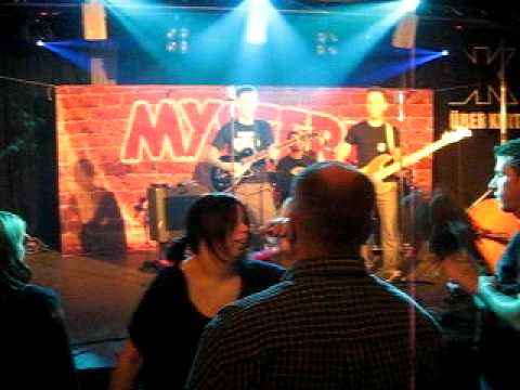 Mystery Gang - Let's do the Monkey (featuring wild blondie in the middle)