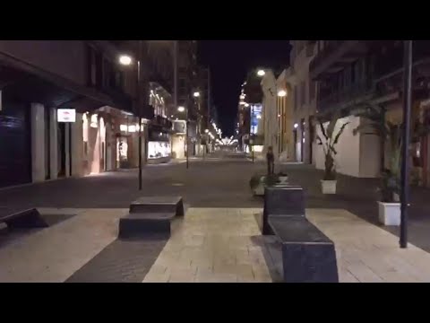 Coronavirus, Bari deserta nella prima notte di coprifuoco: le immagini del silenzio