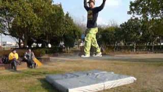 preview picture of video '110109slackline in akashi west park.wmv'