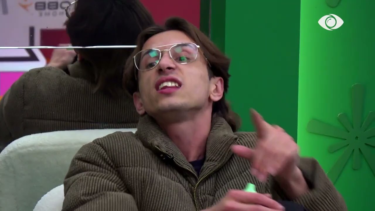 Kështu je mësuar, të ngresh këmbët/ Ola debaton ashpër me Vserlon