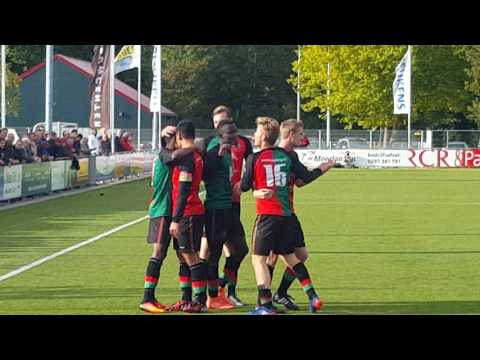 FC Aalsmeer-AFC 3-1. Calvin Koster scoort de 2-1.