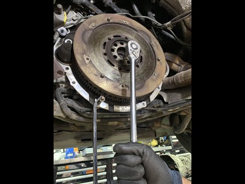 BMW E39 M5 Clutch and Flywheel Replacement