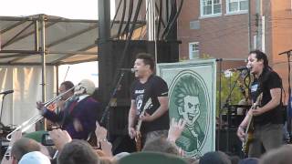 Less Than Jake - Johnny Quest Thinks We're Sellouts (live)