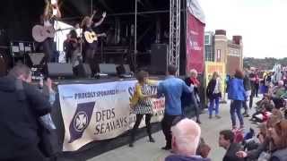 Ward Thomas - Push For The Stride - Live Newcastle SummerTyne