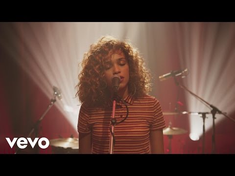 Izzy Bizu - Diamond (Future Sounds Session)