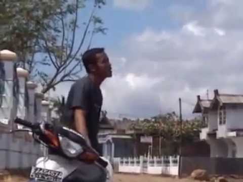 Lagu Bima Dompu " NE'E MU ABA OJEK " Cipt & Voc BUCHE