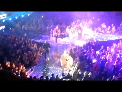 LADY ANTEBELLUM - WAKE ME UP - AVICII COVER @ PATRIOTS CENTER