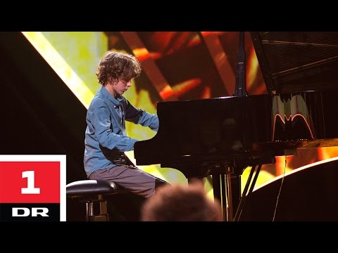 Rune spiller temaet fra Matador | Vidunderbørn | Program 1 | DR1