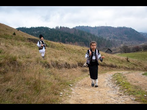 Anastasia BÎNZARI & Iustin BARBU - Măriuță, un te duci?