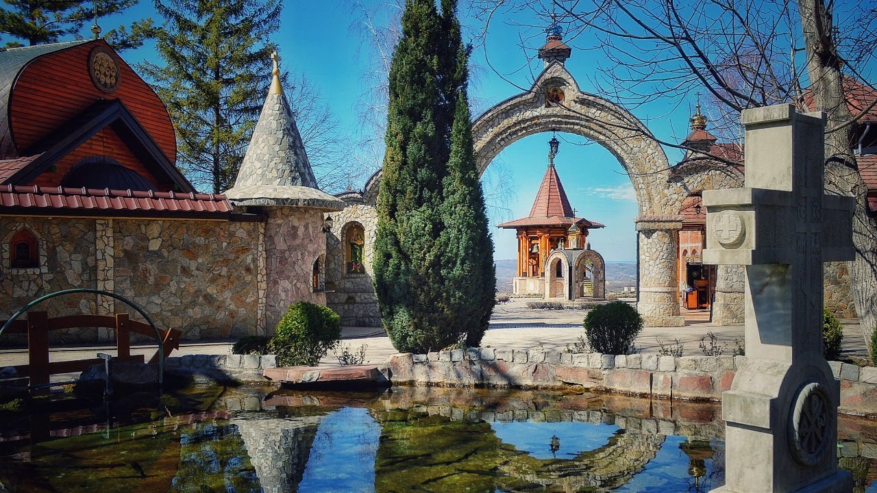 14.12.2021. У 21:30, ВЕЧЕ СА О. ДЕЈАНОМ КРСТИЋЕМ