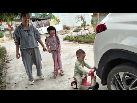 Milo has learned to ride a bike already, and his mother in Hue and Mimi couldn't catch up.
