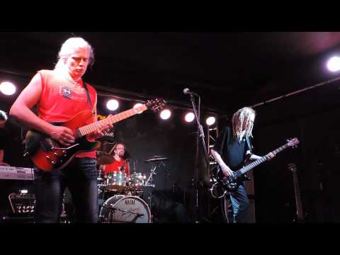 Alapi Power Trio - Warwick/ Framus/Natal/Shure Clinic.  Room 335