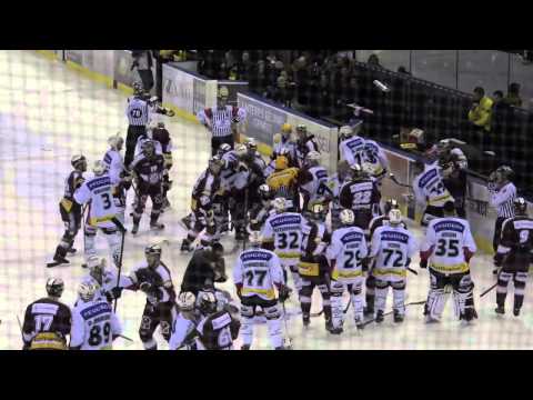 Bagarre a la fin du match de hockey servette de genève/Berne