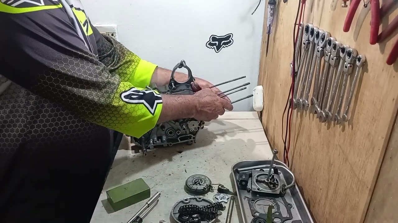 Cómo abrir carcasas motor 110 CC semiautomática diagnóstico de caja de cambios y cigüeñal y biela 