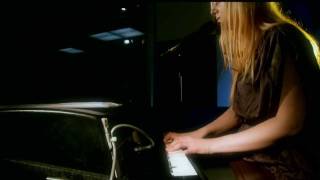 Susanna Wallumrød performs Hangout