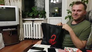ПОДЕЛИЛСЯ КОНСЕРВАМИ С АДАМЯНАМИ