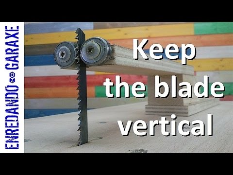 Make a guide to keep the jigsaw table blade vertical