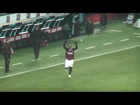 AC Milan vs Siena - 17/01/2010 - Ronaldinho celebration after hat-trick
