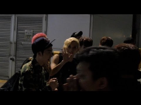 131026 NU'EST leaving Expo (see 0:27 for Aron & Manager cute interaction lol)