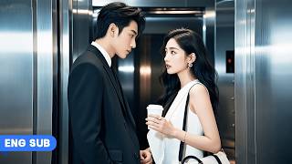 Om haar zus te redden, verkocht ze haar maagdelijkheid aan de CEO. Na een passionele nacht beviel ze van een zoon voor hem. De CEO, die negen generaties lang slechts één zoon in zijn familie had, nam haar mee naar huis en was helemaal weg van haar! 💕#Geniaal schattige babyprogrammeur mama rent met de bal#schattigebaby #Goede drama aanbeveling#Kortspel