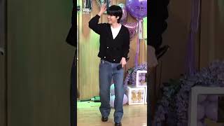 Download lagu SBS Radio posted a short of Jimin teaching the “Like Crazy” Dance Challenge mp3
