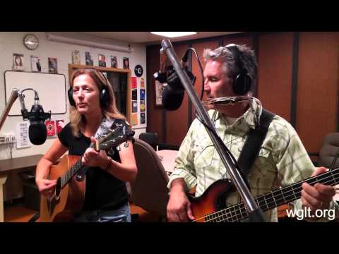 Laura and Rick Hall of The Sweet Potatoes performing 