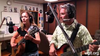 Laura and Rick Hall of The Sweet Potatoes performing 