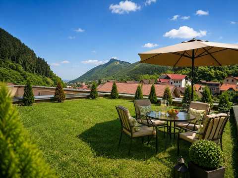 Priveliste de vis din MIcul Penthouse, terasa + gradina 50 mp, Cetatea Brasov — Video