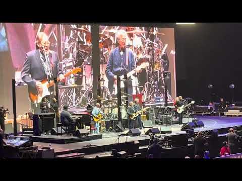 Eric Clapton with Stephen Stills - Love the One Your With